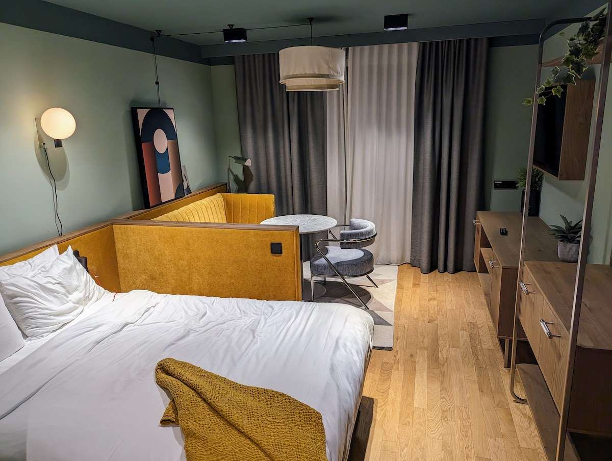Schwan Locke Hotel Munich