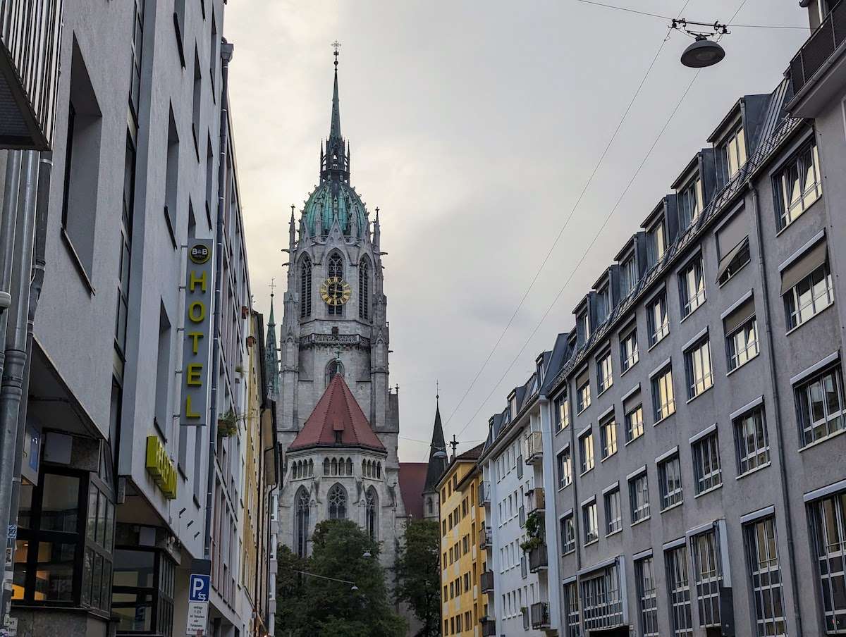 Schwan Locke Hotel in Munich