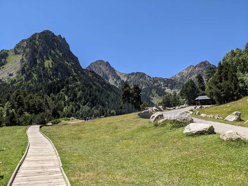 Accessible walk in the St. Maurice Lake National Park