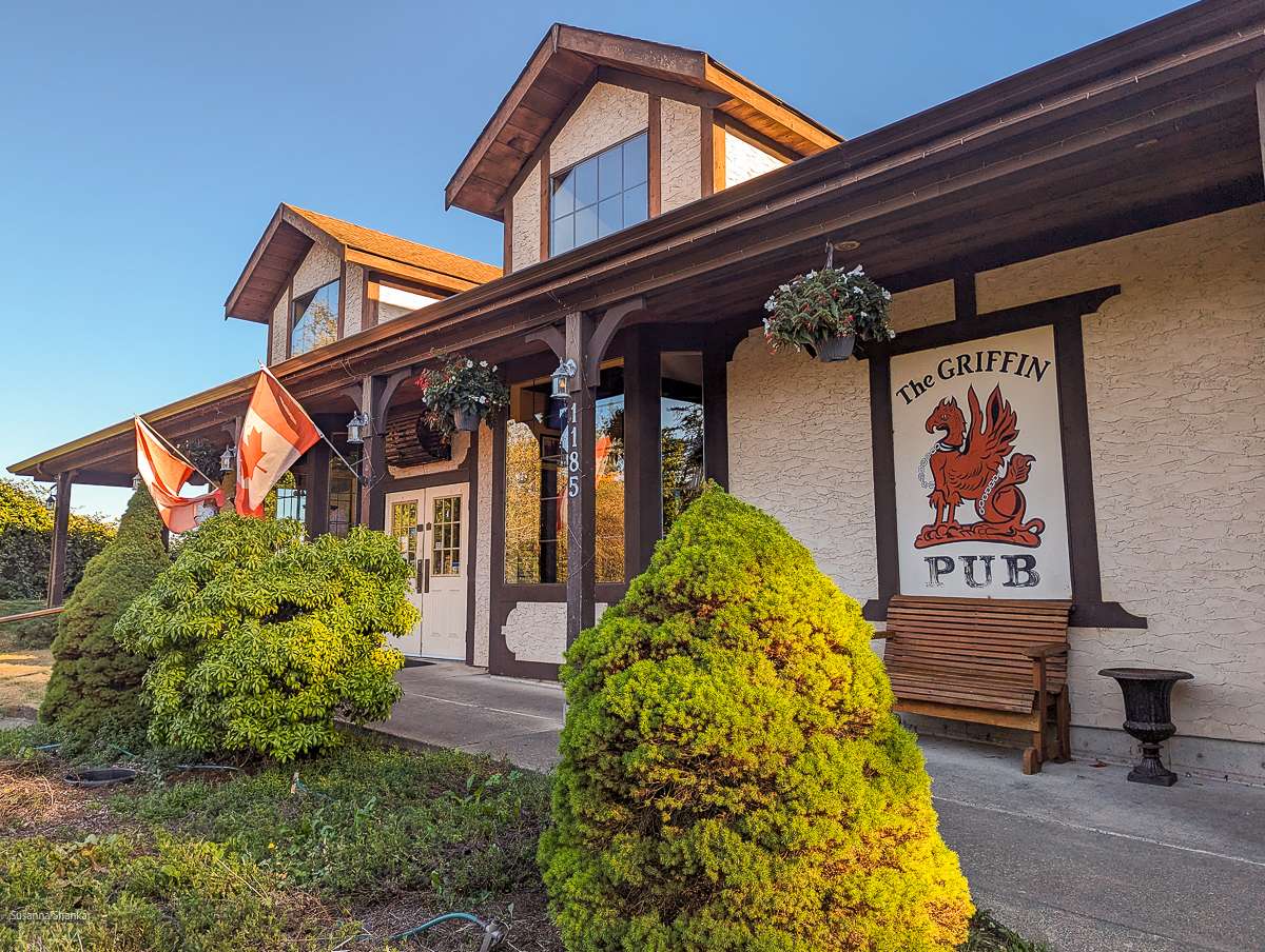 Griffin Pub Comox Valley BC