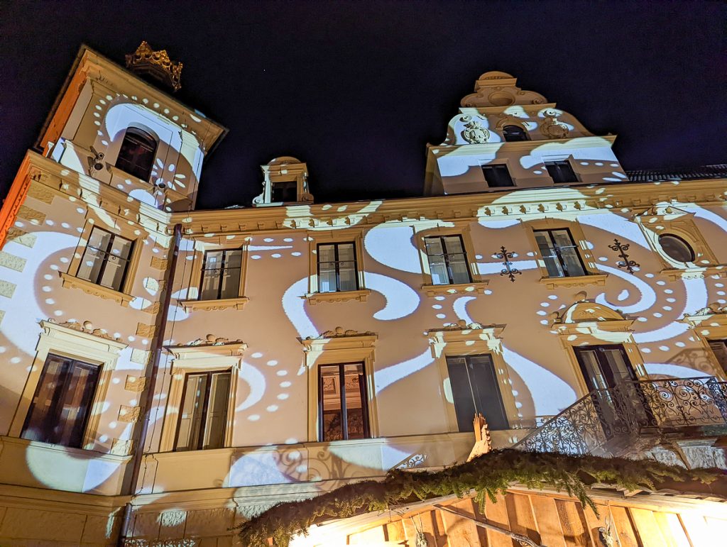 Lights making pretty shapes on a palatial building at night.