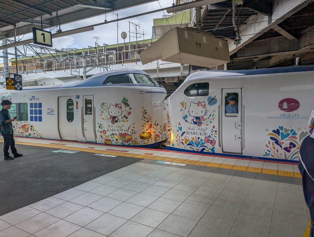 High-speed hello kitty train in Japan