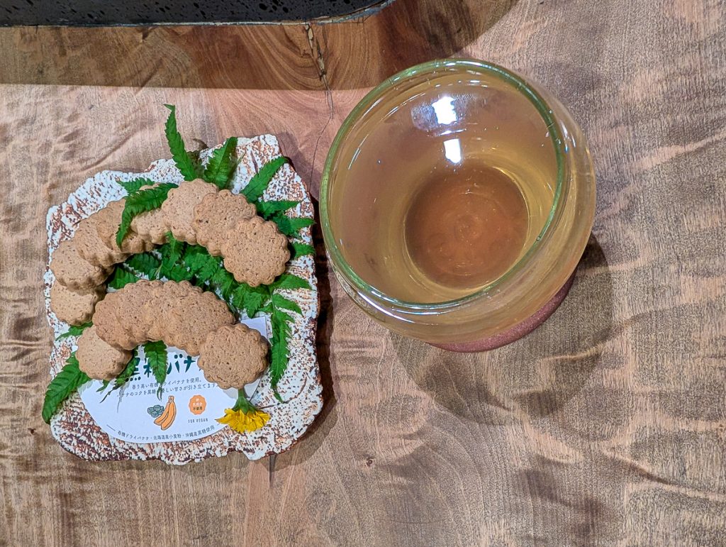 Fresh banana cookies and ice tea