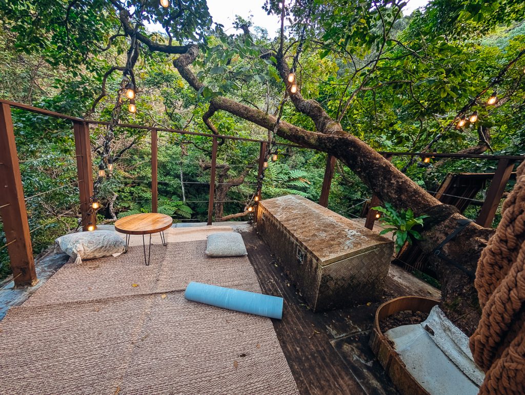 TreefulTreehouse rooftop with yoga mats 