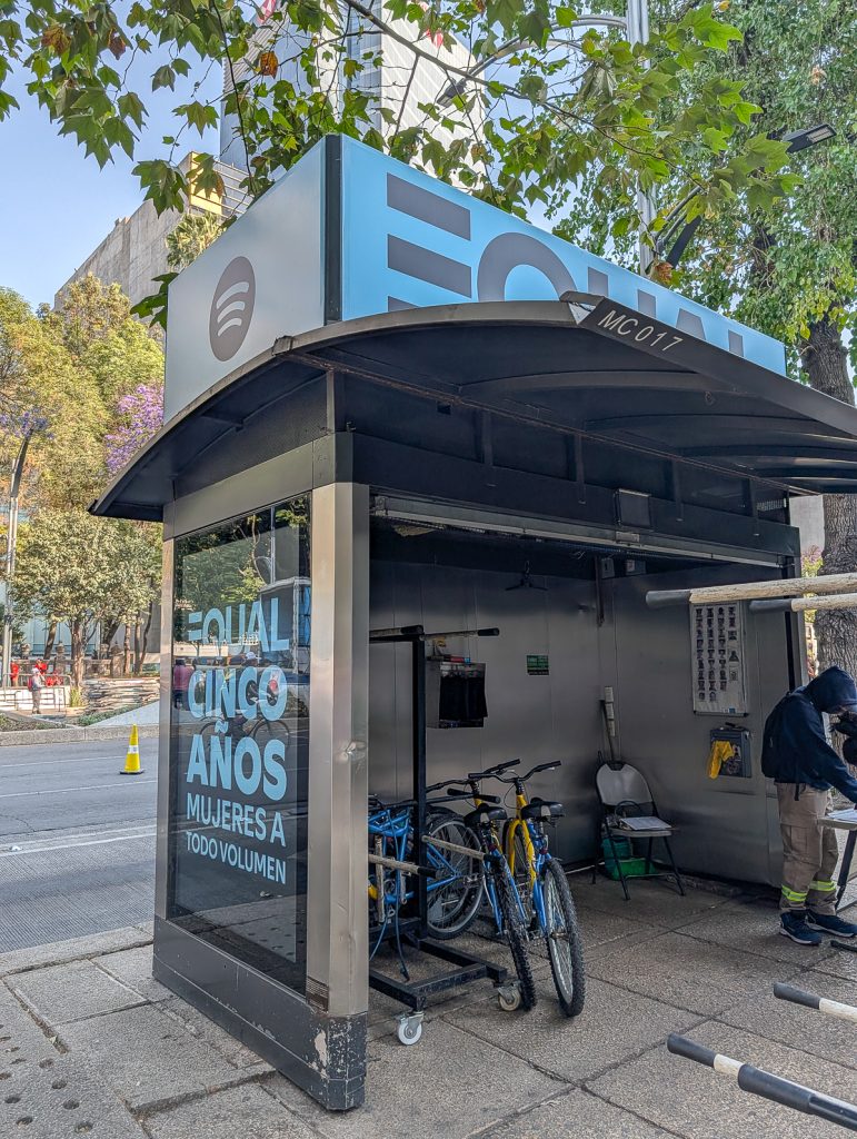 Free bike kiosk in Mexico City 