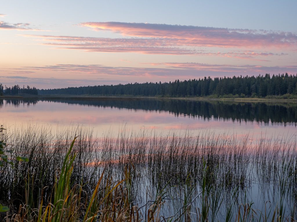 A sunset over a lake 