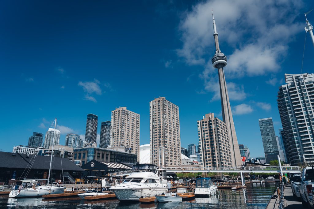 Toronto harbor with boats and the CN tower in the back